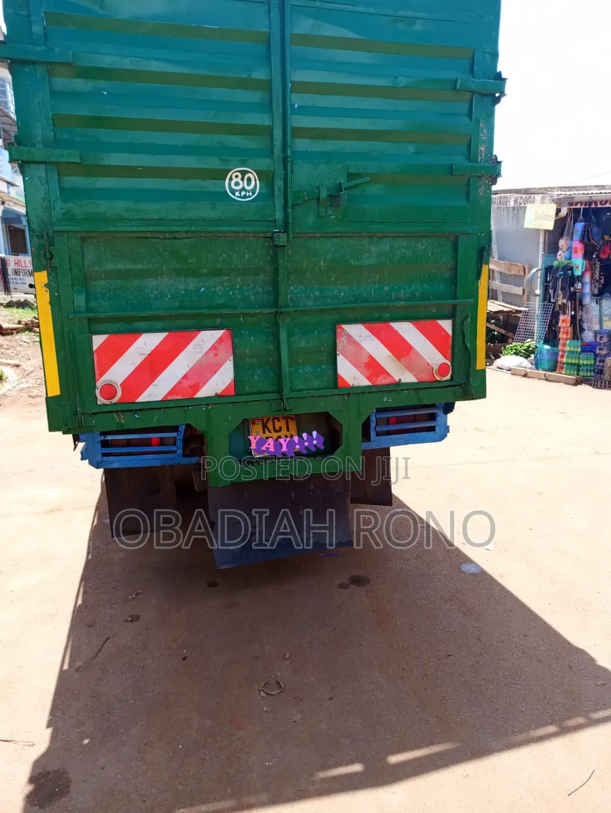Isuzu ElF.
