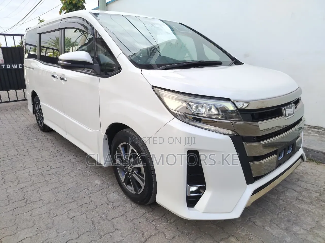 Toyota Noah 2.0 FWD (7 Seater) 2020 Pearl