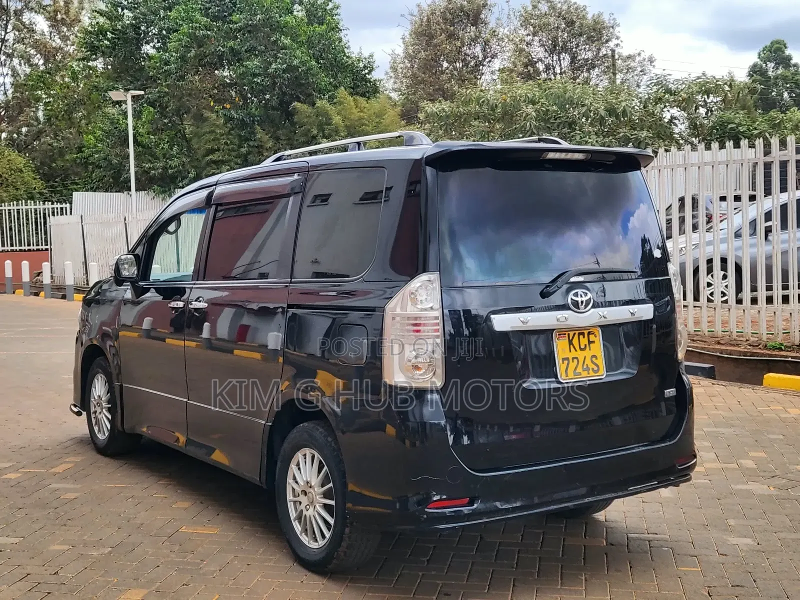 Toyota Noah 2.0 158hp FWD (8 Seater) 2008 Black