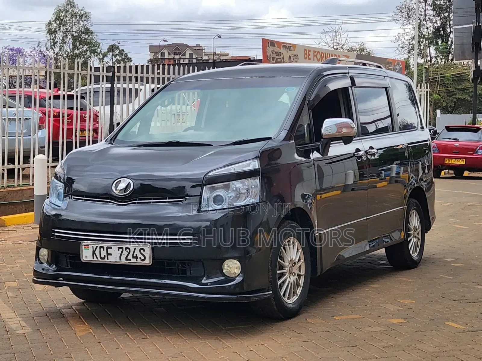 Toyota Noah 2.0 158hp FWD (8 Seater) 2008 Black