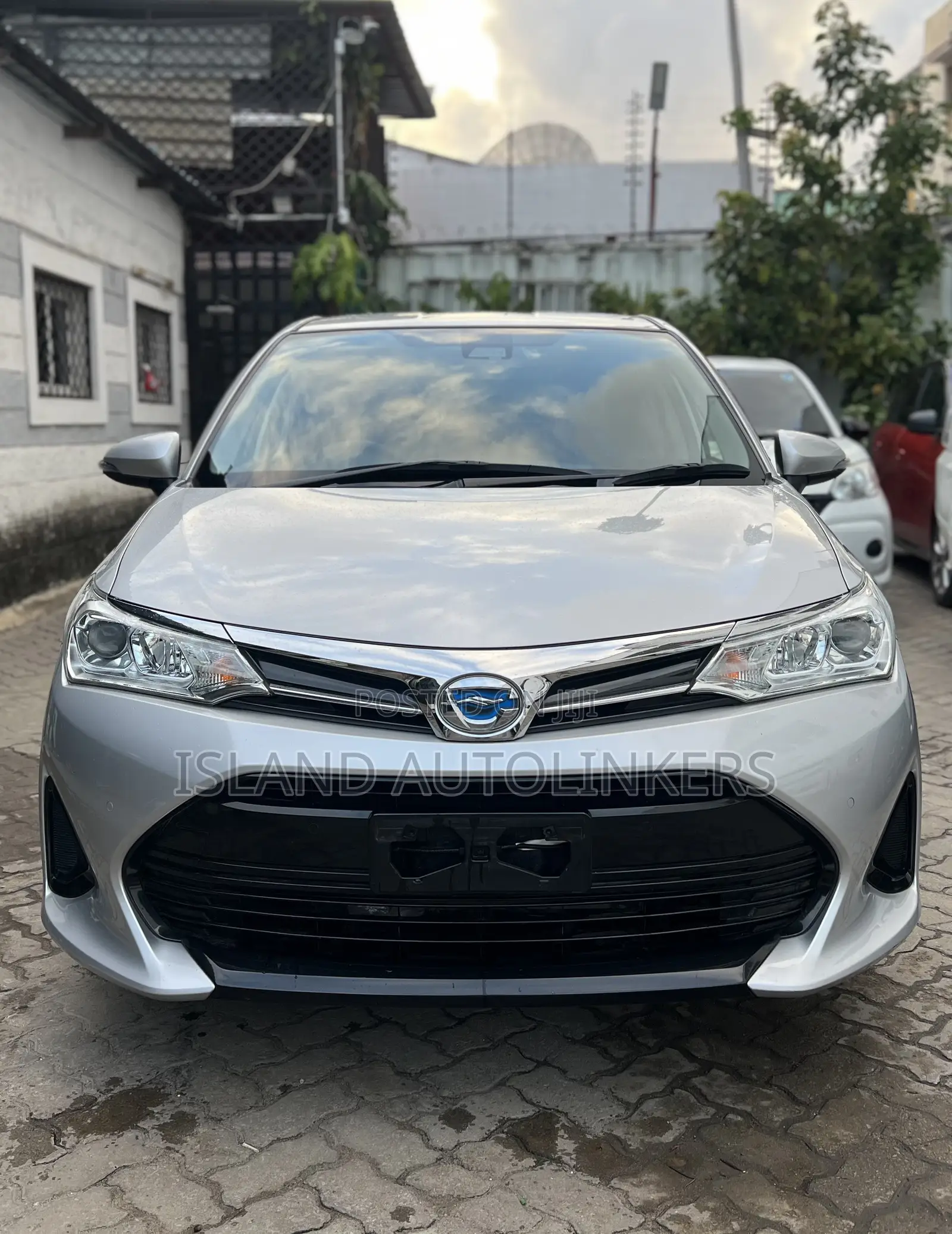 Toyota Corolla Fielder 1.5 Hybrid FWD 2018 Silver