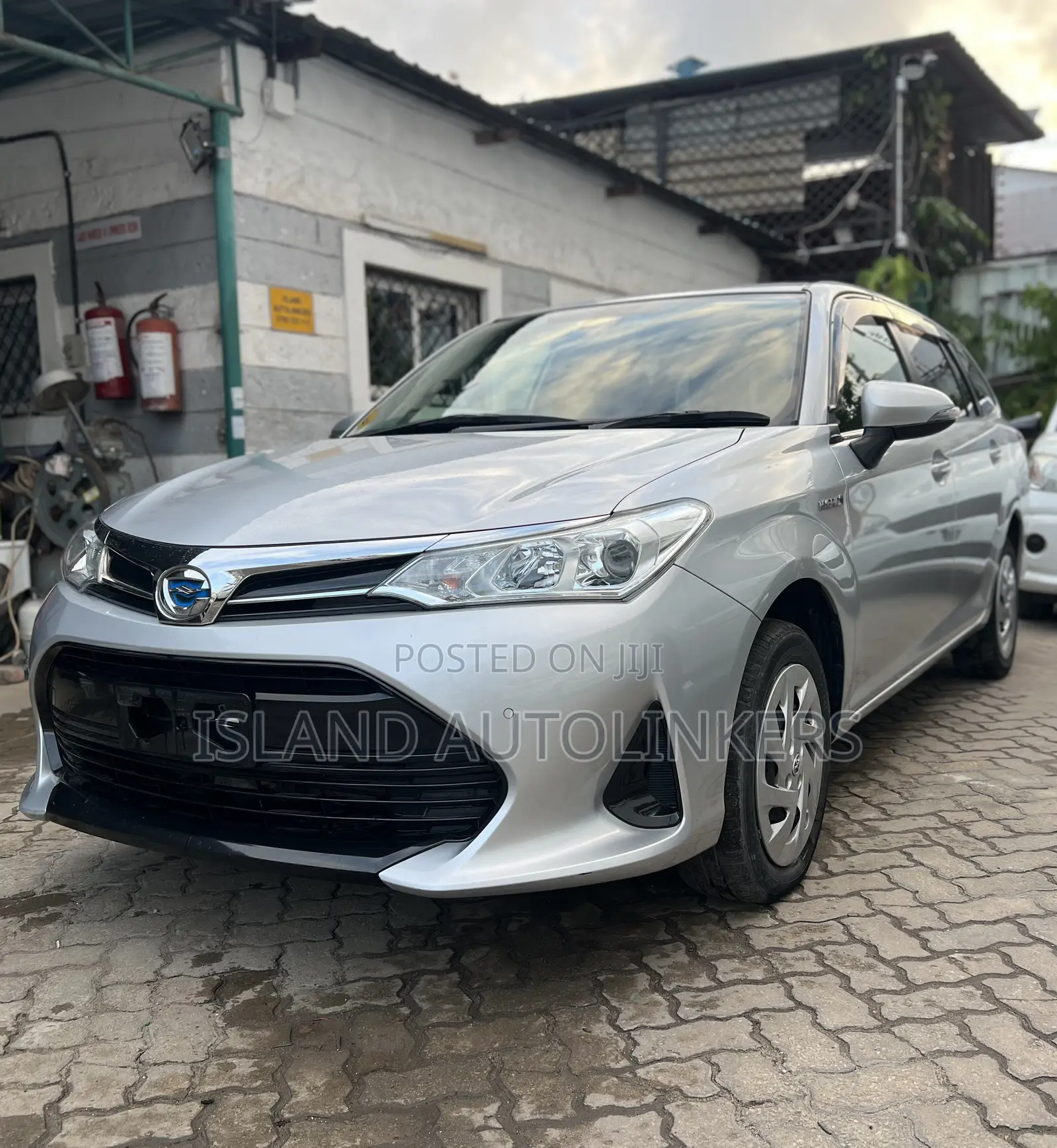 Toyota Corolla Fielder 1.5 Hybrid FWD 2018 Silver