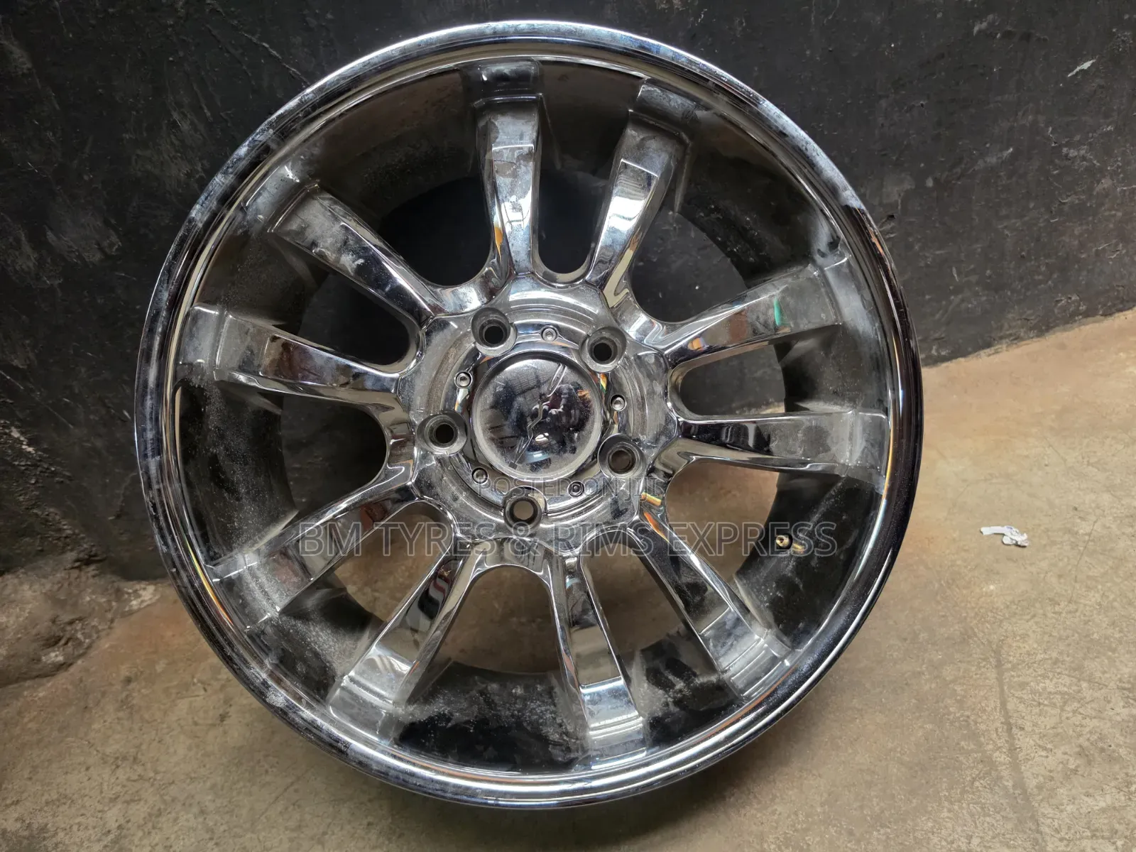Rims Size (20) TOYOTA v 8(5 Holes) Set of 4 (CROME).