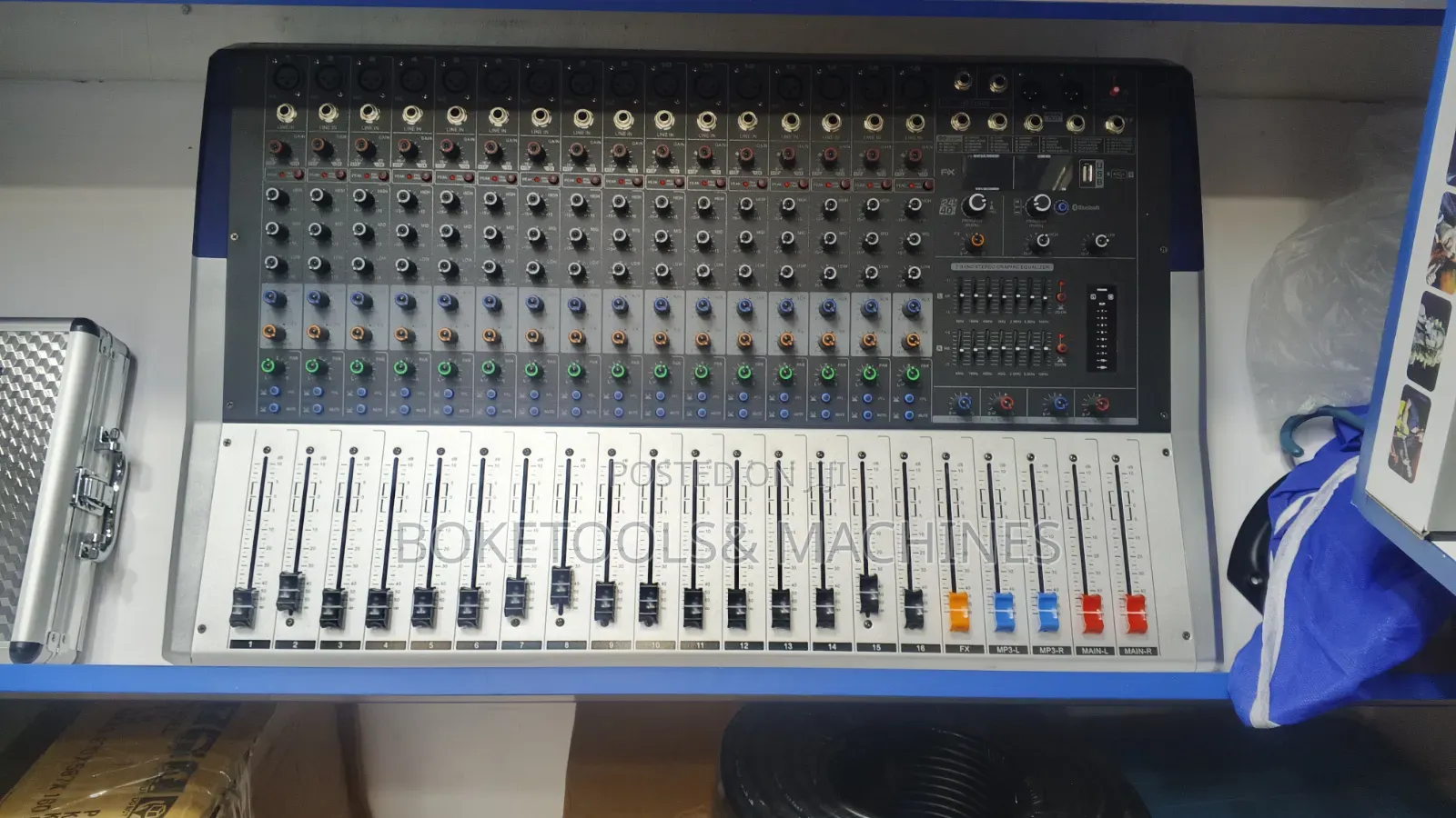 Soundcraft 16 Channel Powered Mixer