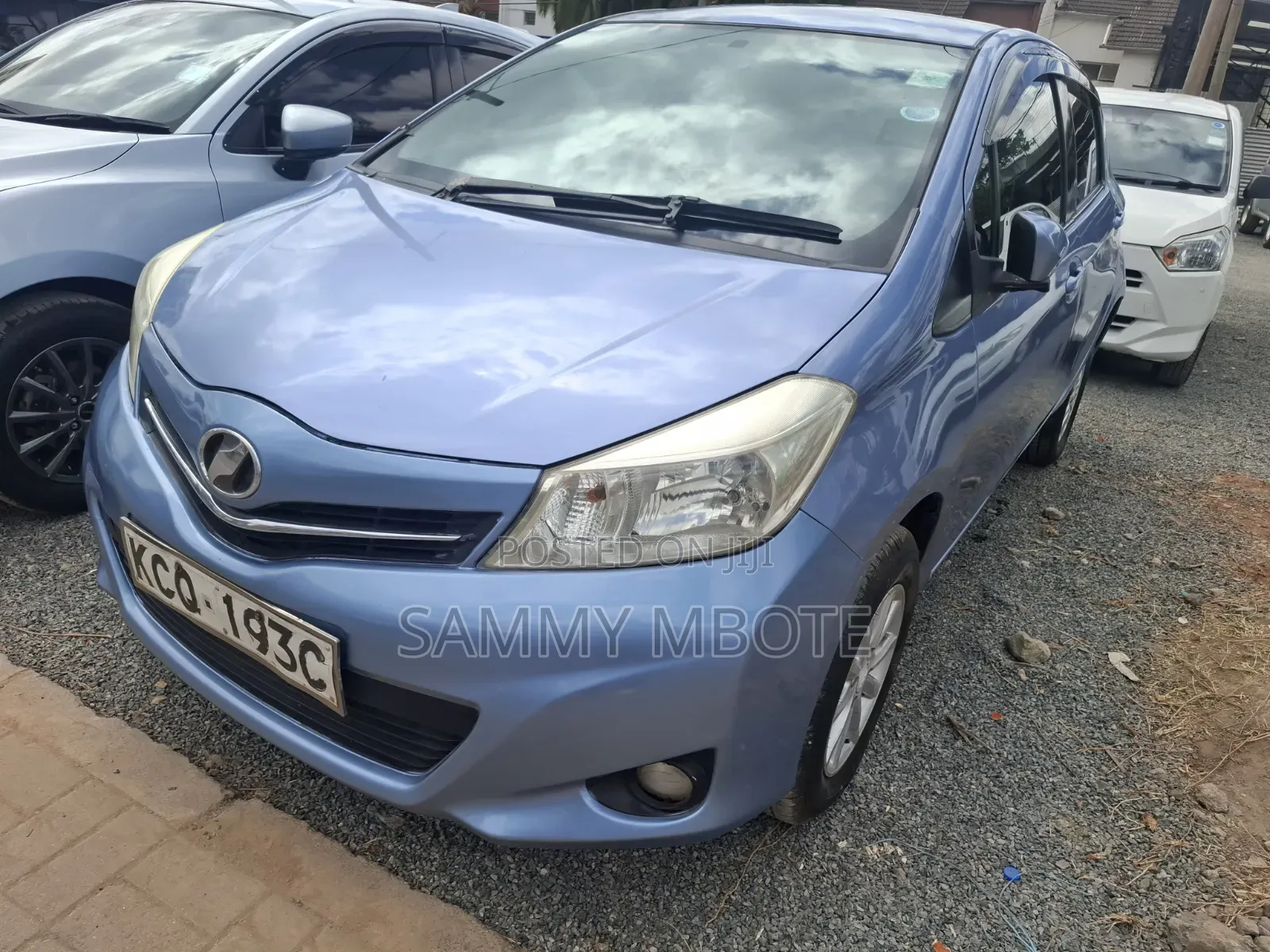 Toyota Vitz 1.3 FWD 5dr 2011 Blue