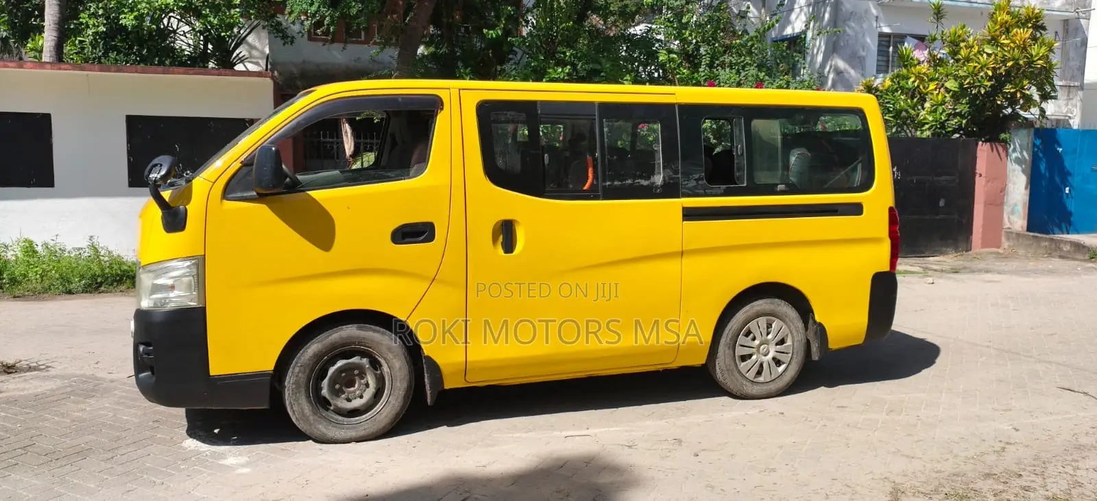 Nissan Caravan (Urvan) 2015 Yellow