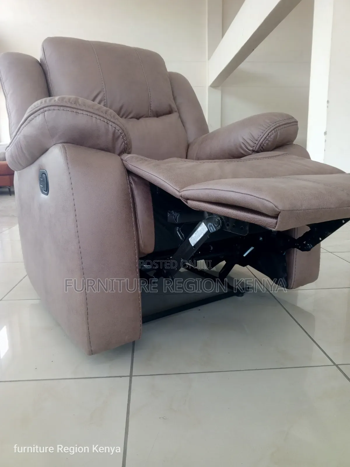 Single Seater Luxurious Recliner Sofa