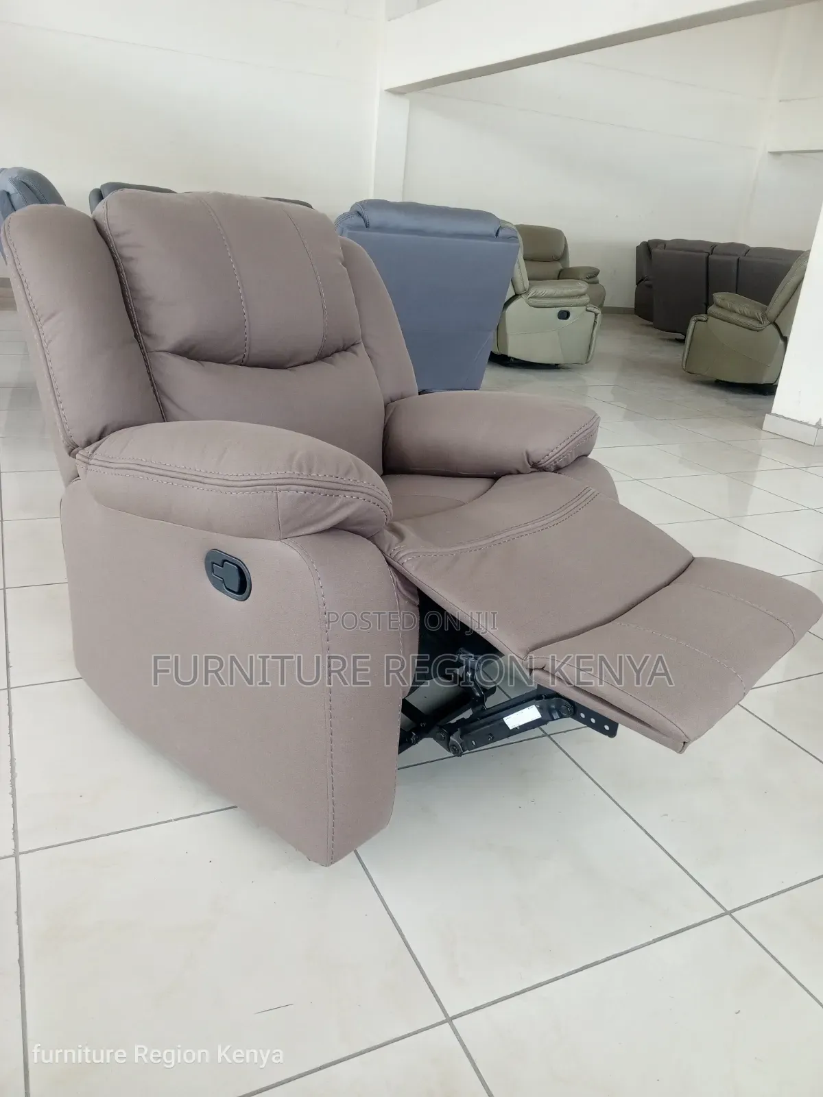 Luxurious Single Seater Recliner Sofa