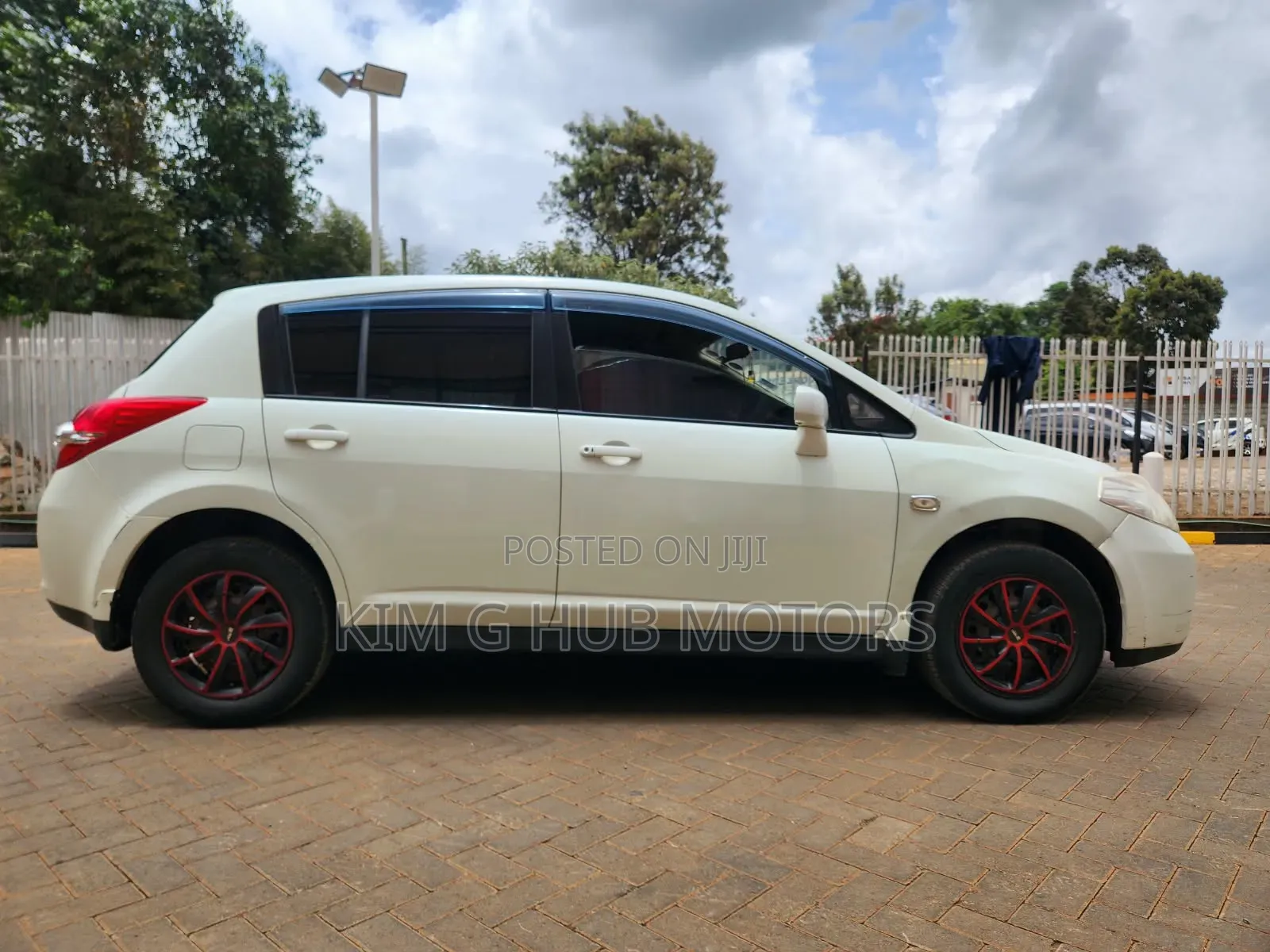 Nissan Tiida 1.5L 16V 2011 Pearl