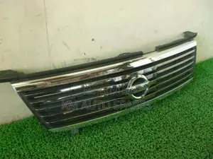 Nissan FB15 Grill