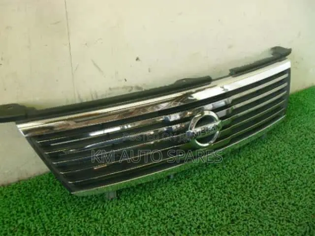 Nissan FB15 Grill