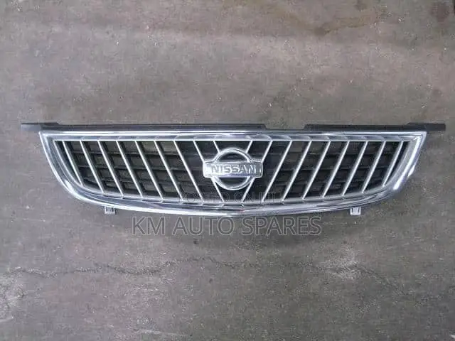 Nissan FB15 Grill