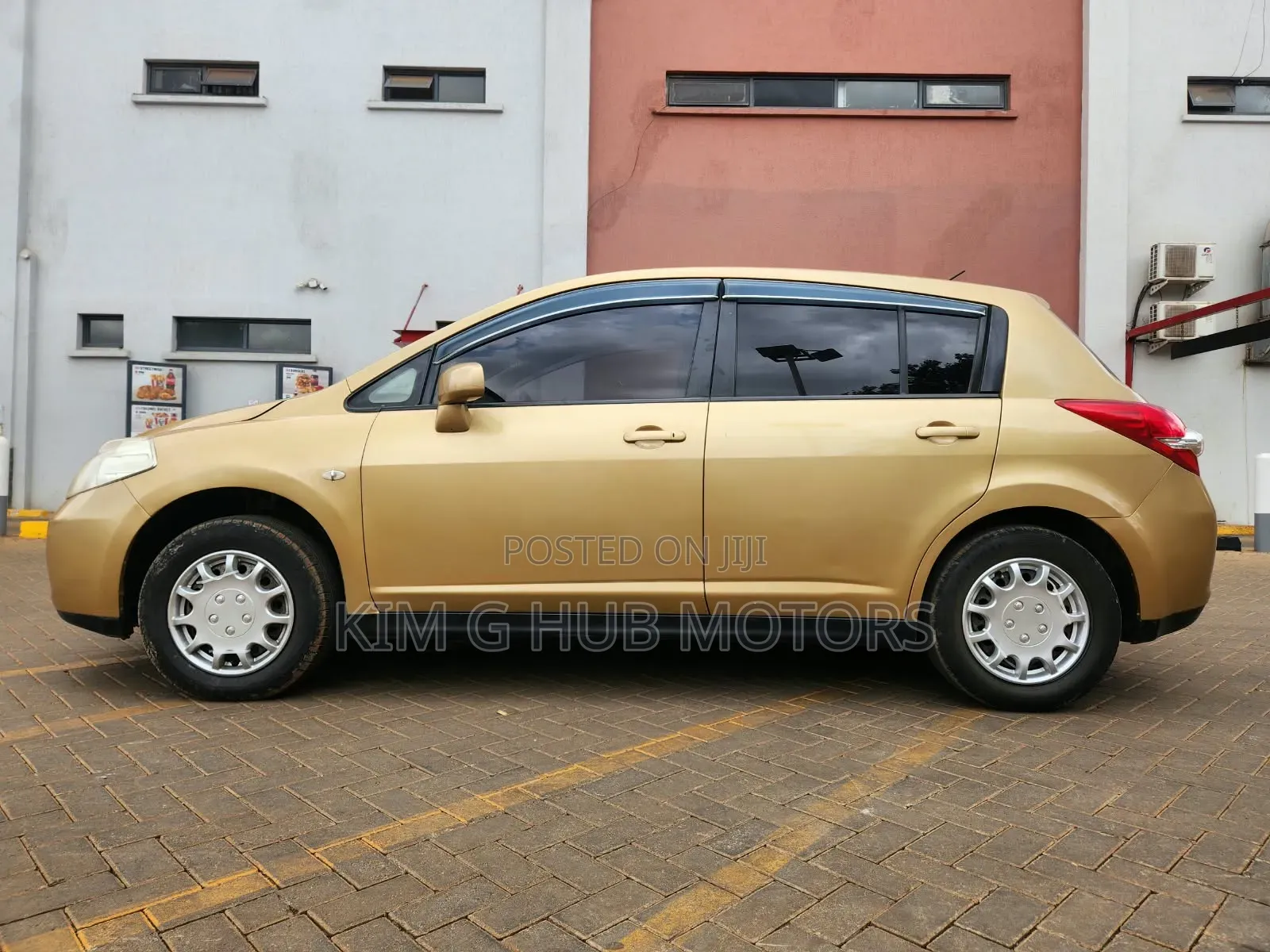 Nissan Tiida 1.5L 16V 2010 Gold