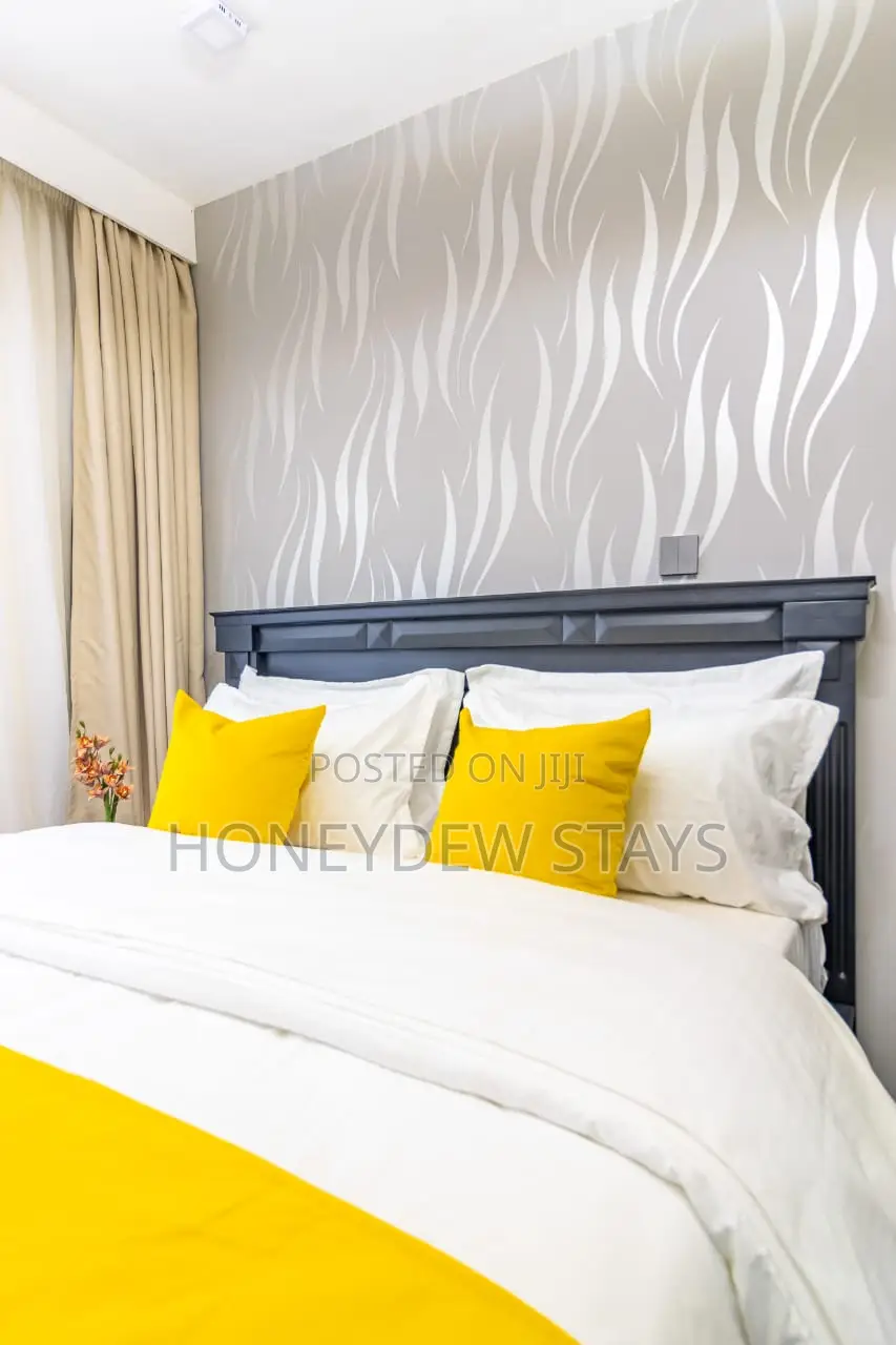 Cozy Studio Near Airport | Fast Wi-Fi & Netflix-Aries Residence