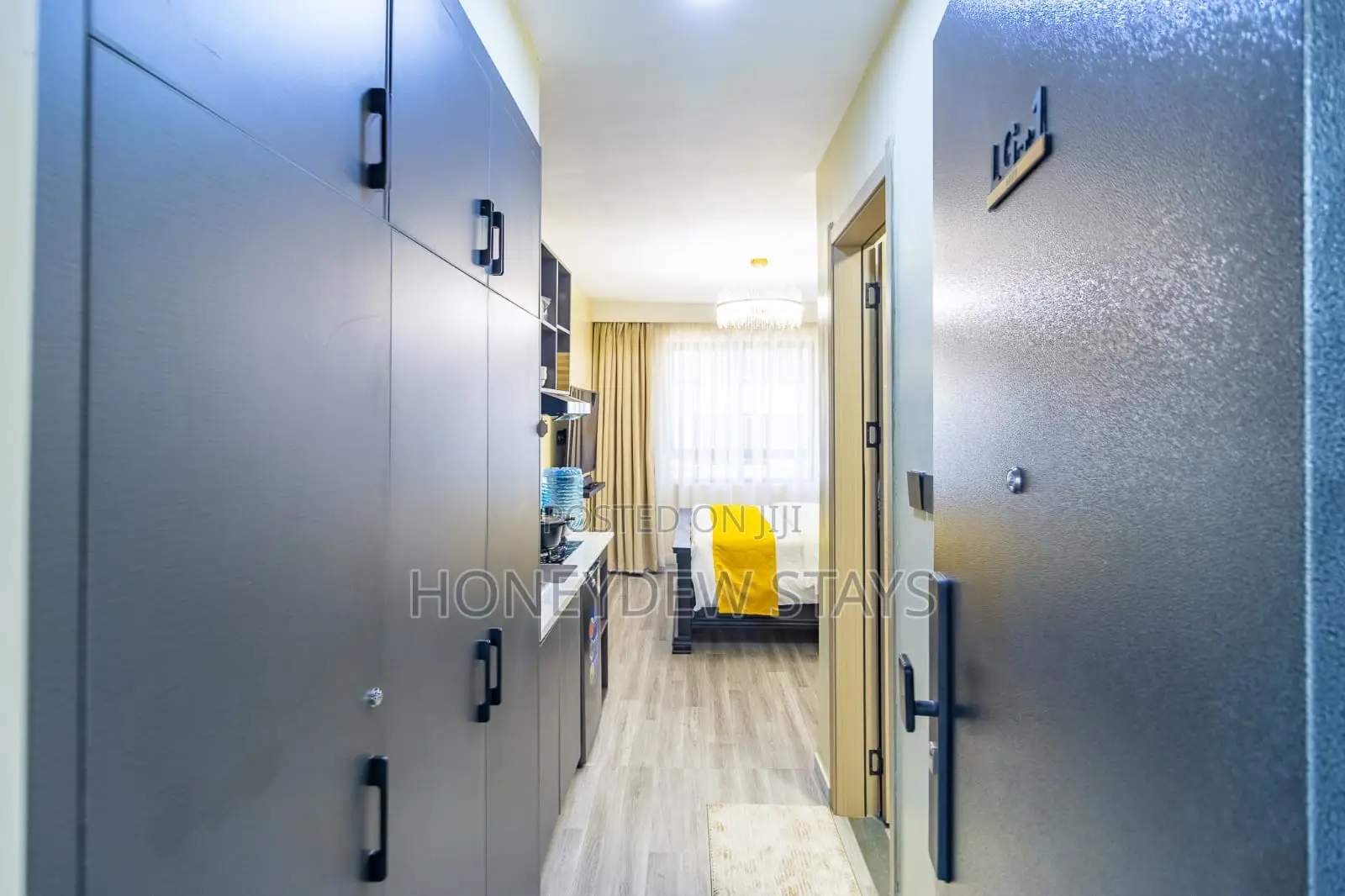 Cozy Studio Near Airport | Fast Wi-Fi & Netflix-Aries Residence