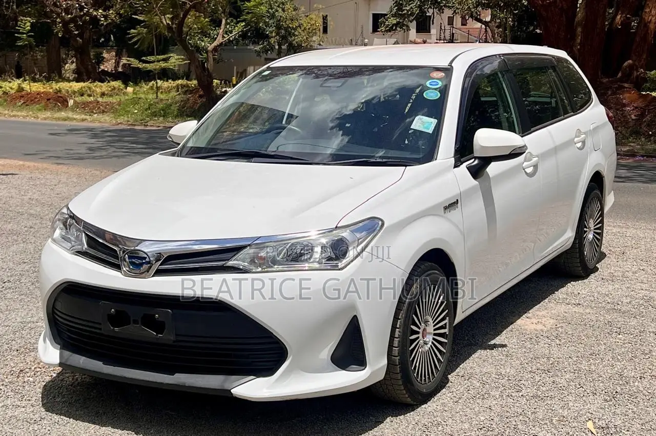 Toyota Corolla Fielder 1.5 Hybrid FWD 2019 White
