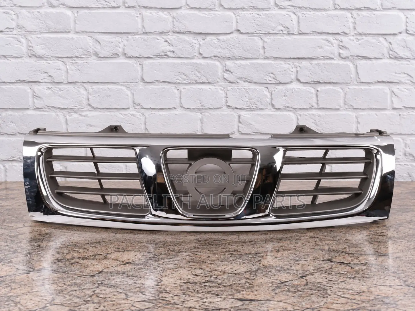 Grille Nissan Hardbody D22 2001/2002/2003 Chrome Silver