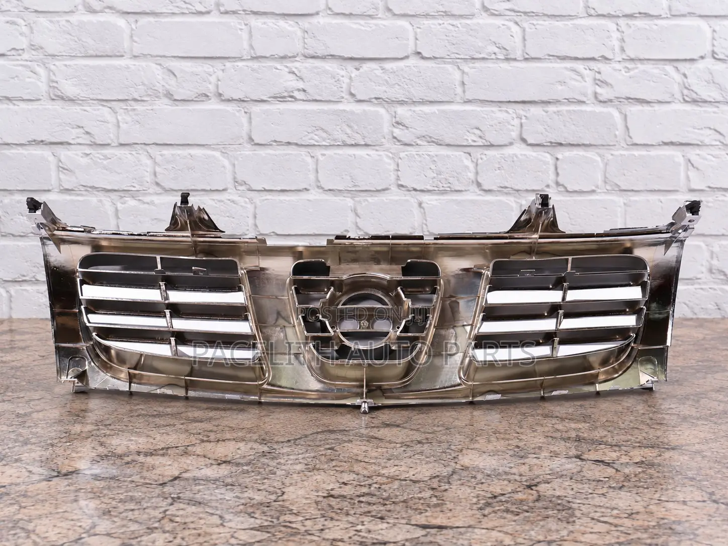 Grille Nissan Hardbody D22 2001/2002/2003 Chrome Silver