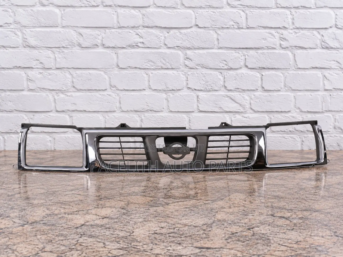 Grille Nissan Hardbody D22 1998/1999/2000 Chrome-Silver