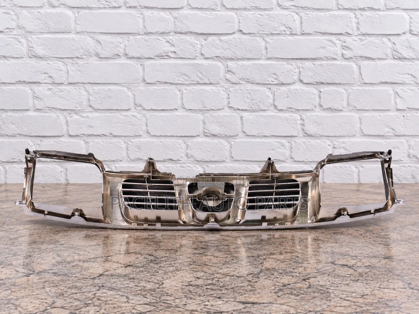 Grille Nissan Hardbody D22 1998/1999/2000 Chrome-Silver