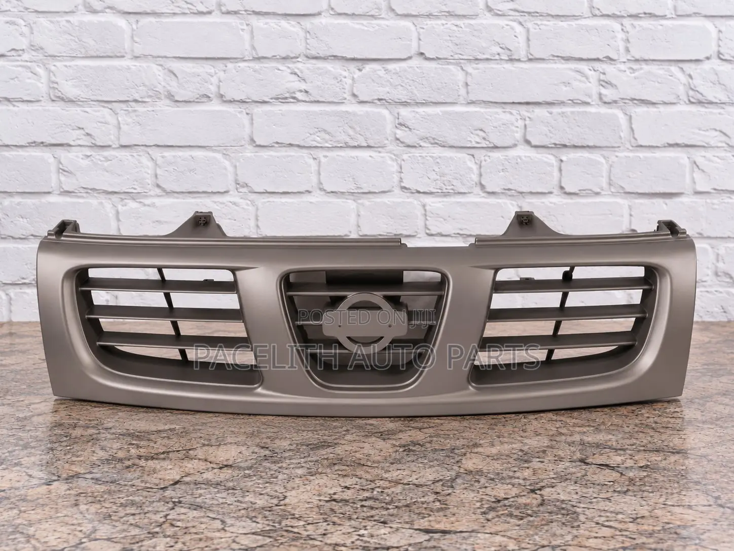 Grille Nissan Hardbody D22 2001/2002/2003 Silver