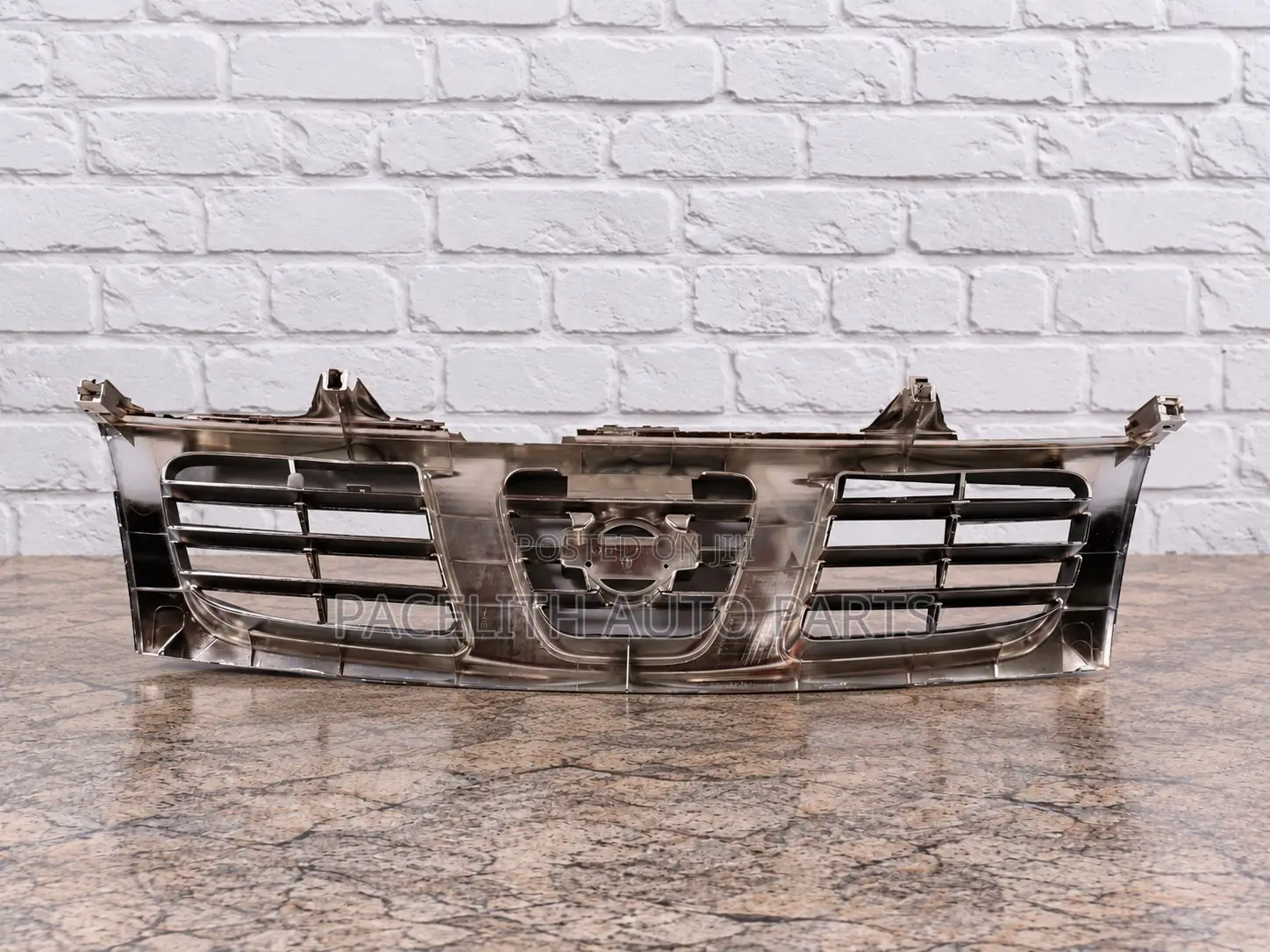 Grille Nissan Hardbody D22 2001/2002/2003 Silver