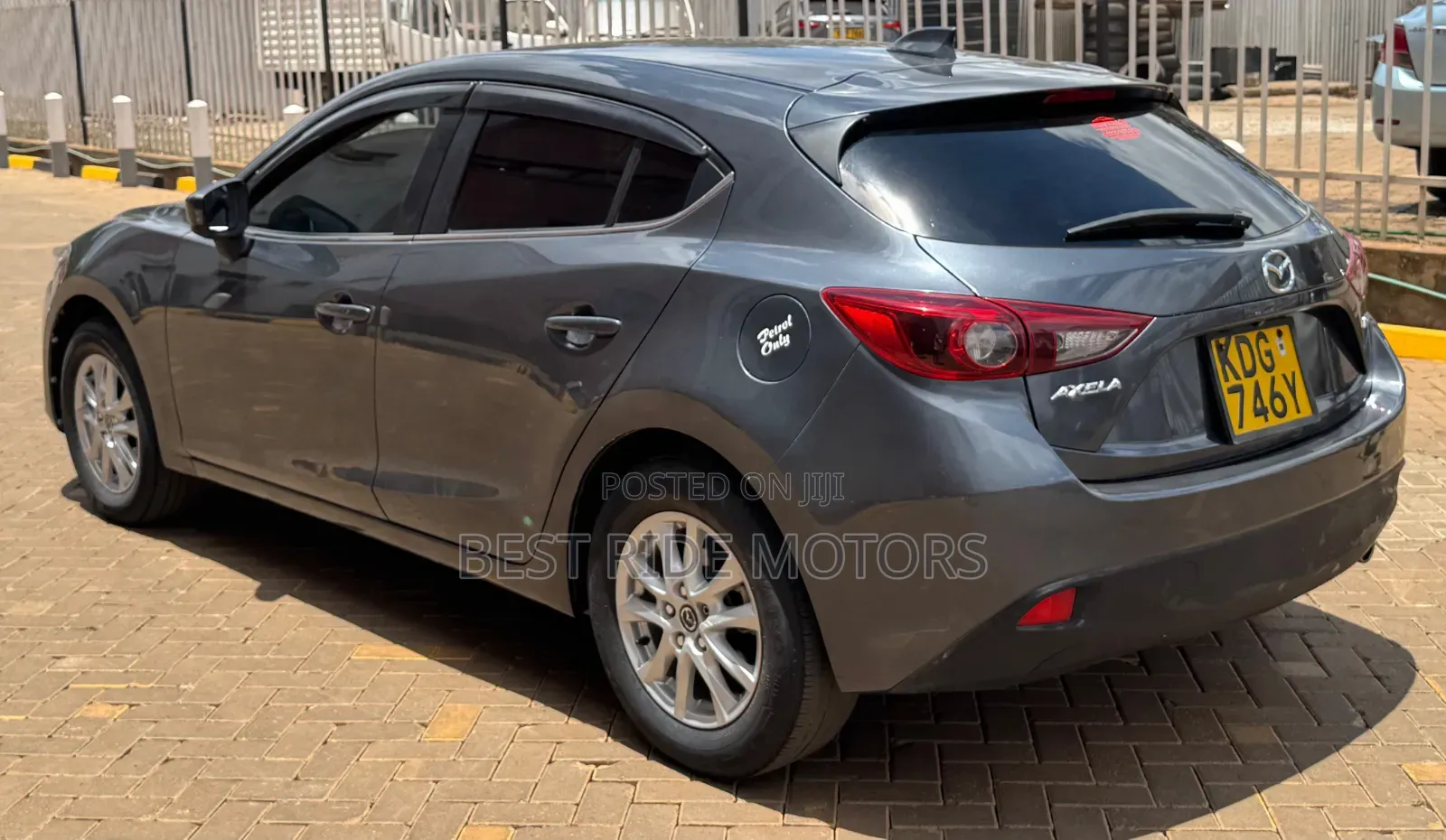 Mazda Axela SV Premium 2014 Gray
