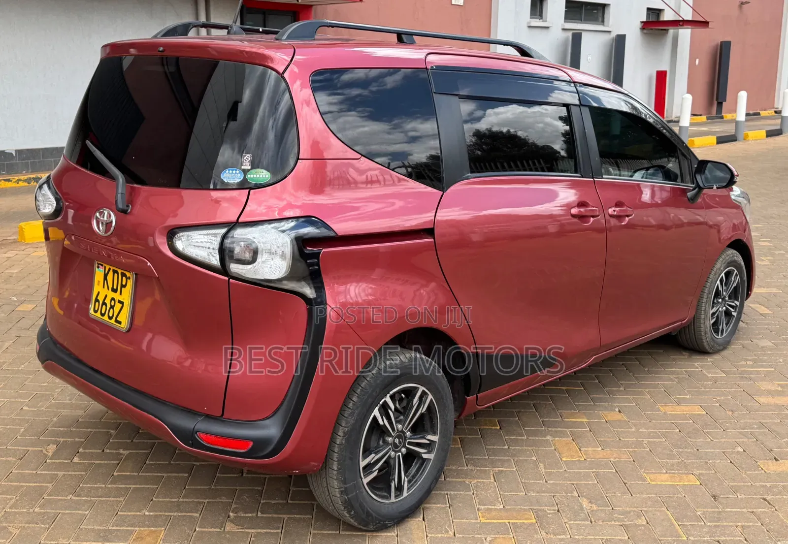 Toyota Sienta 2017 Red