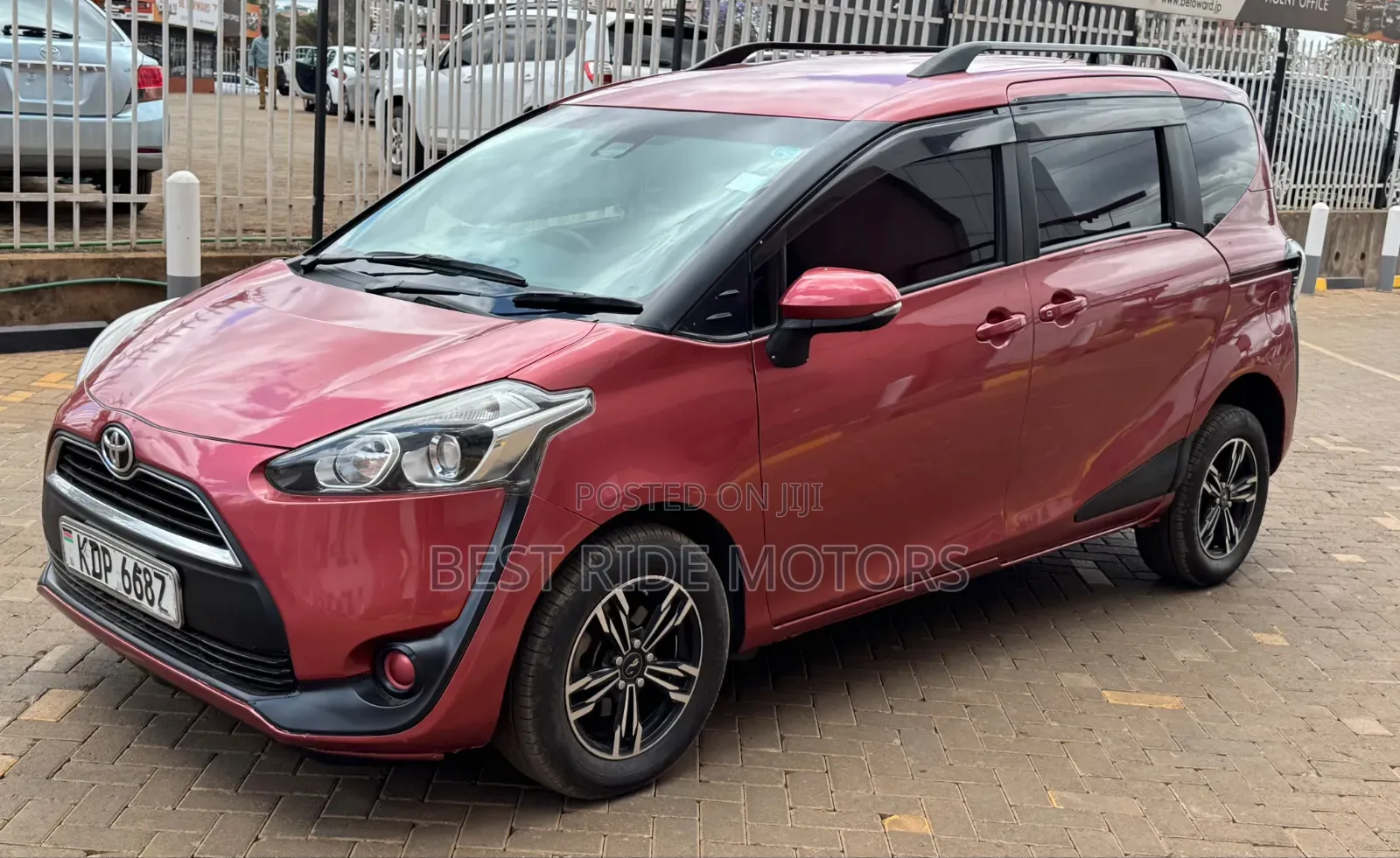 Toyota Sienta 2017 Red
