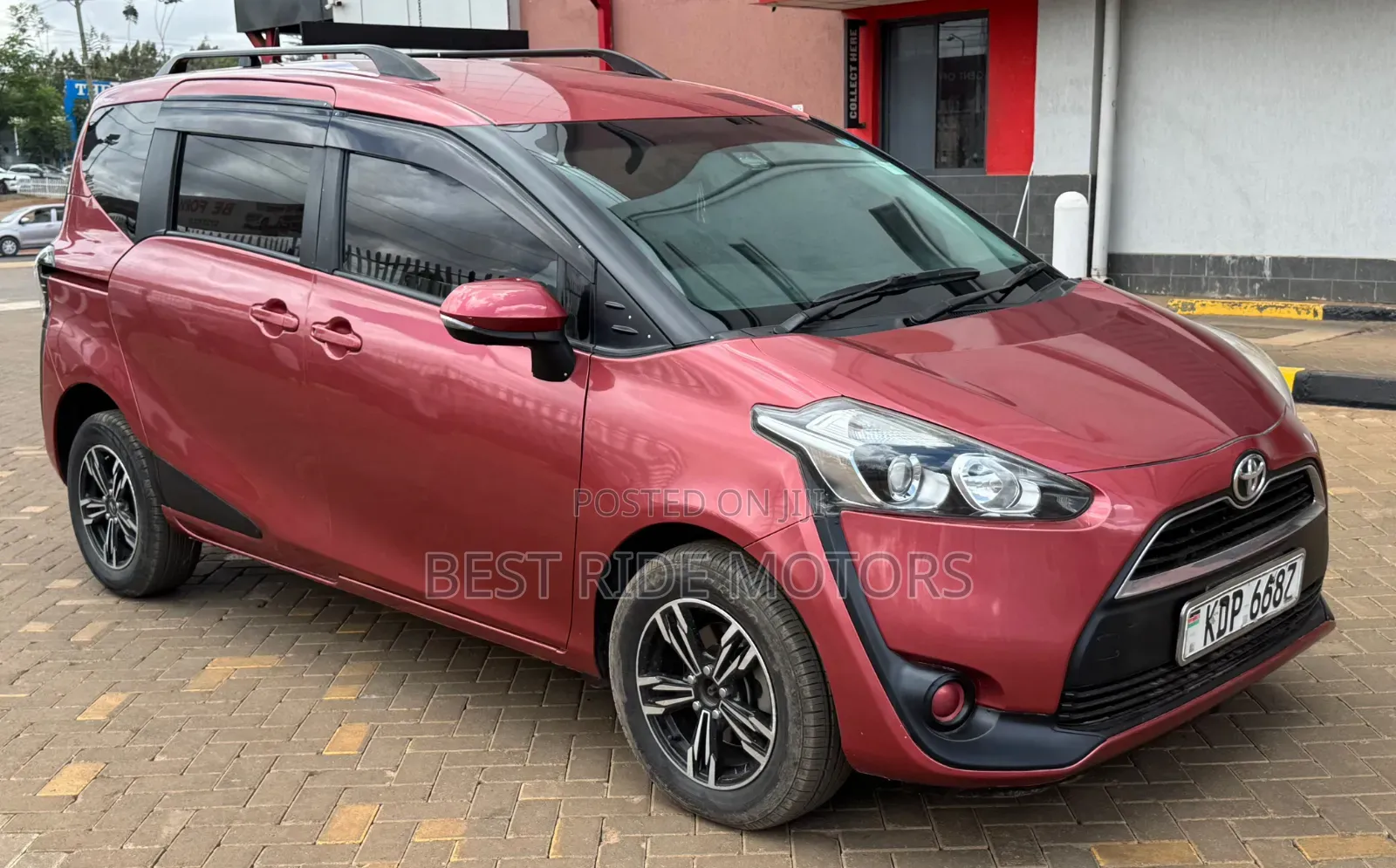 Toyota Sienta 2017 Red