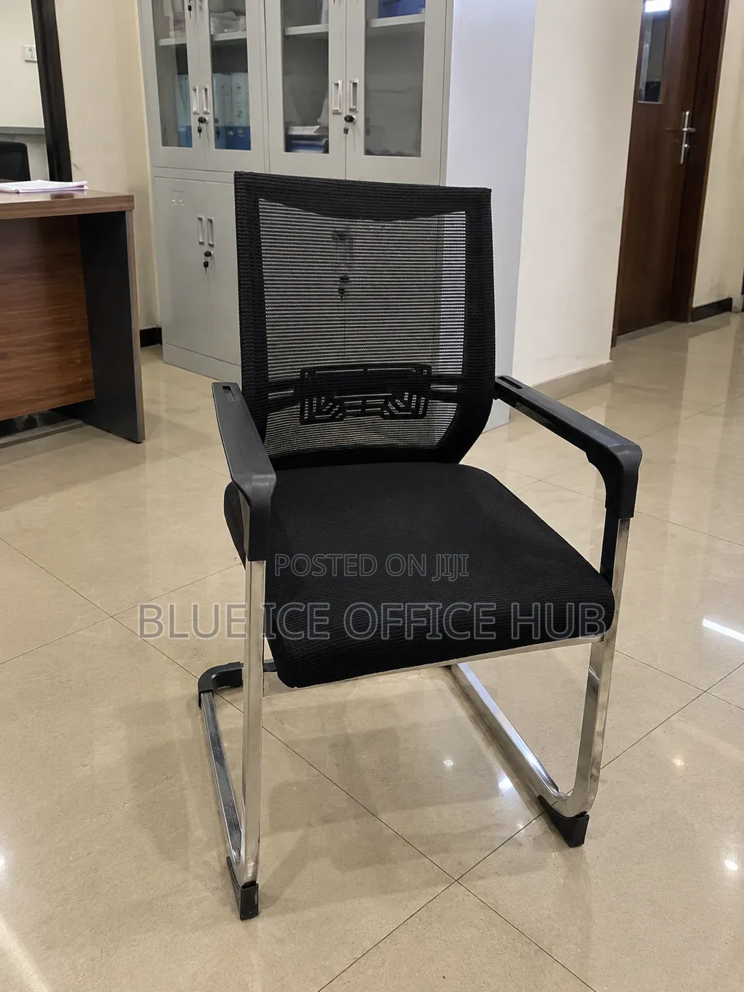 Black Mesh Visitor Chair – Chrome Frame Office Guest Chair