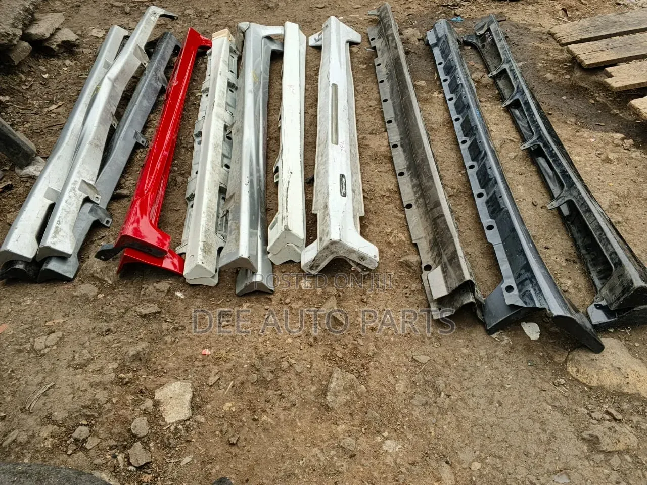 Cars Side Steps/Floor Mats/Mouldings/Stoneguards