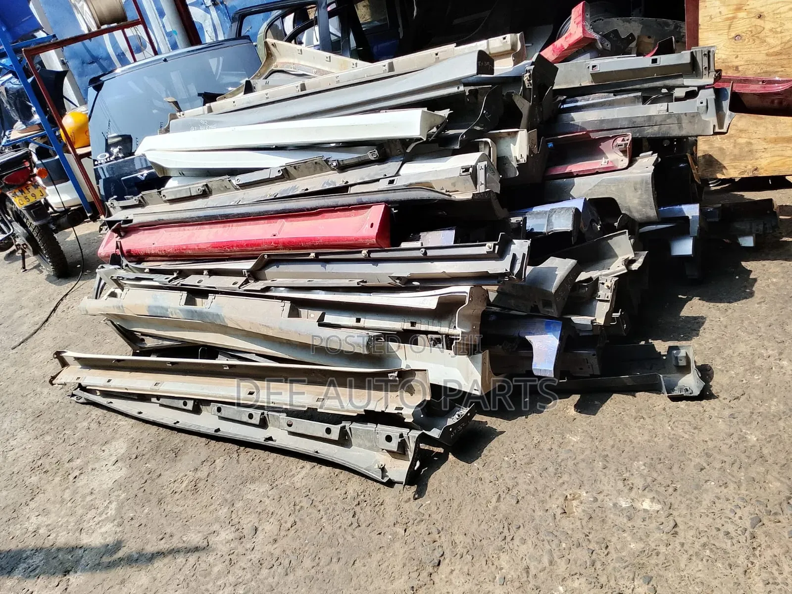 Cars Side Steps/Floor Mats/Mouldings/Stoneguards