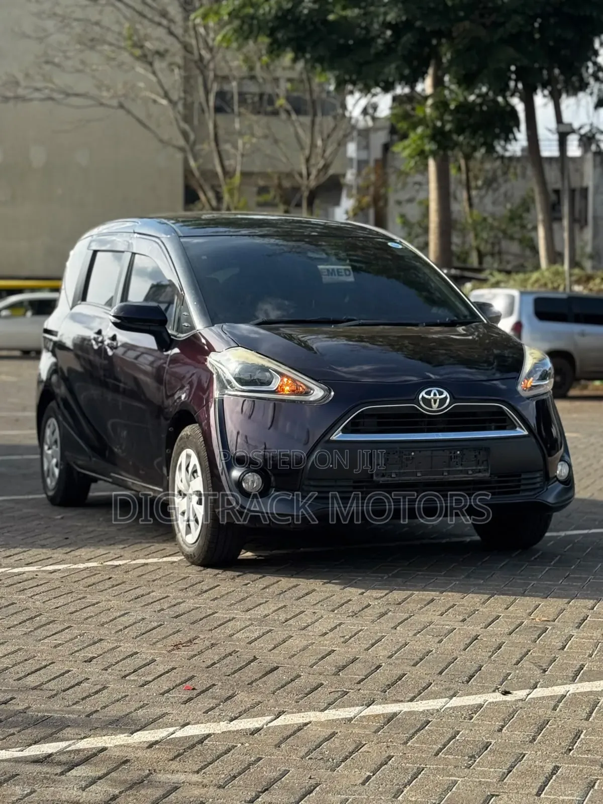 Toyota Sienta 2018 Maroon