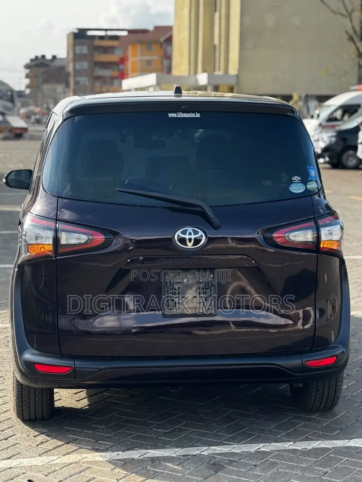 Toyota Sienta 2018 Maroon