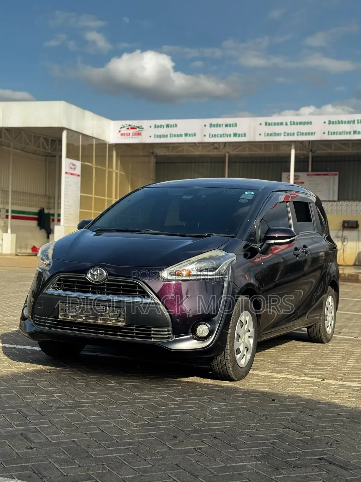 Toyota Sienta 2018 Maroon