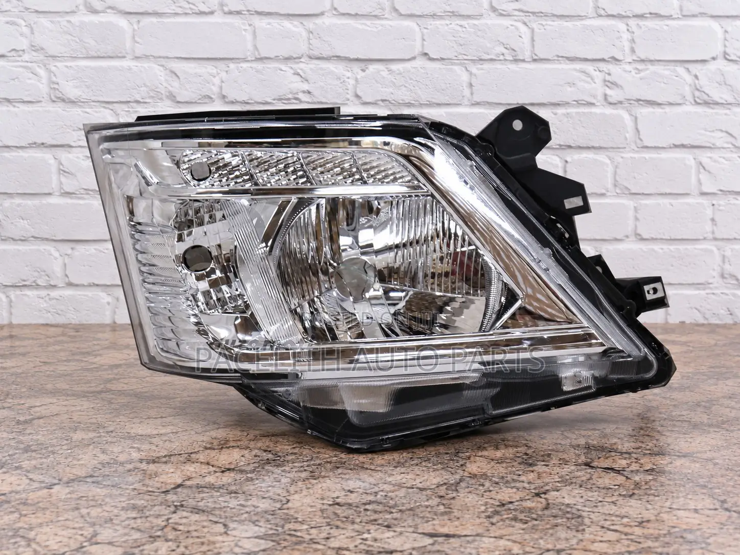 Casp Head Lamp / Light Nissan Urvan NV350 E26 E27 2018