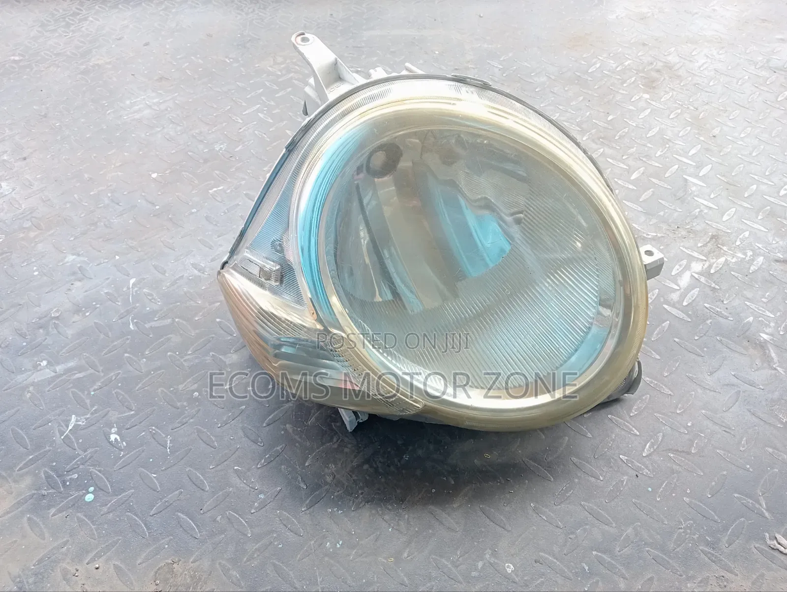 Toyoya Sienta 2014 Headlight