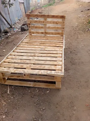 Detachable Bed. Comfy 4x6 Pallet Bed