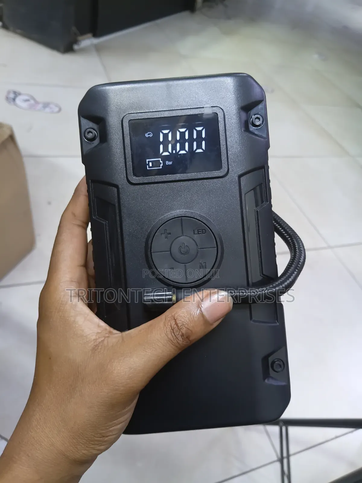 ApexDrive Pro: Multi-Functional Emergency Command Hub Jumpstarter..