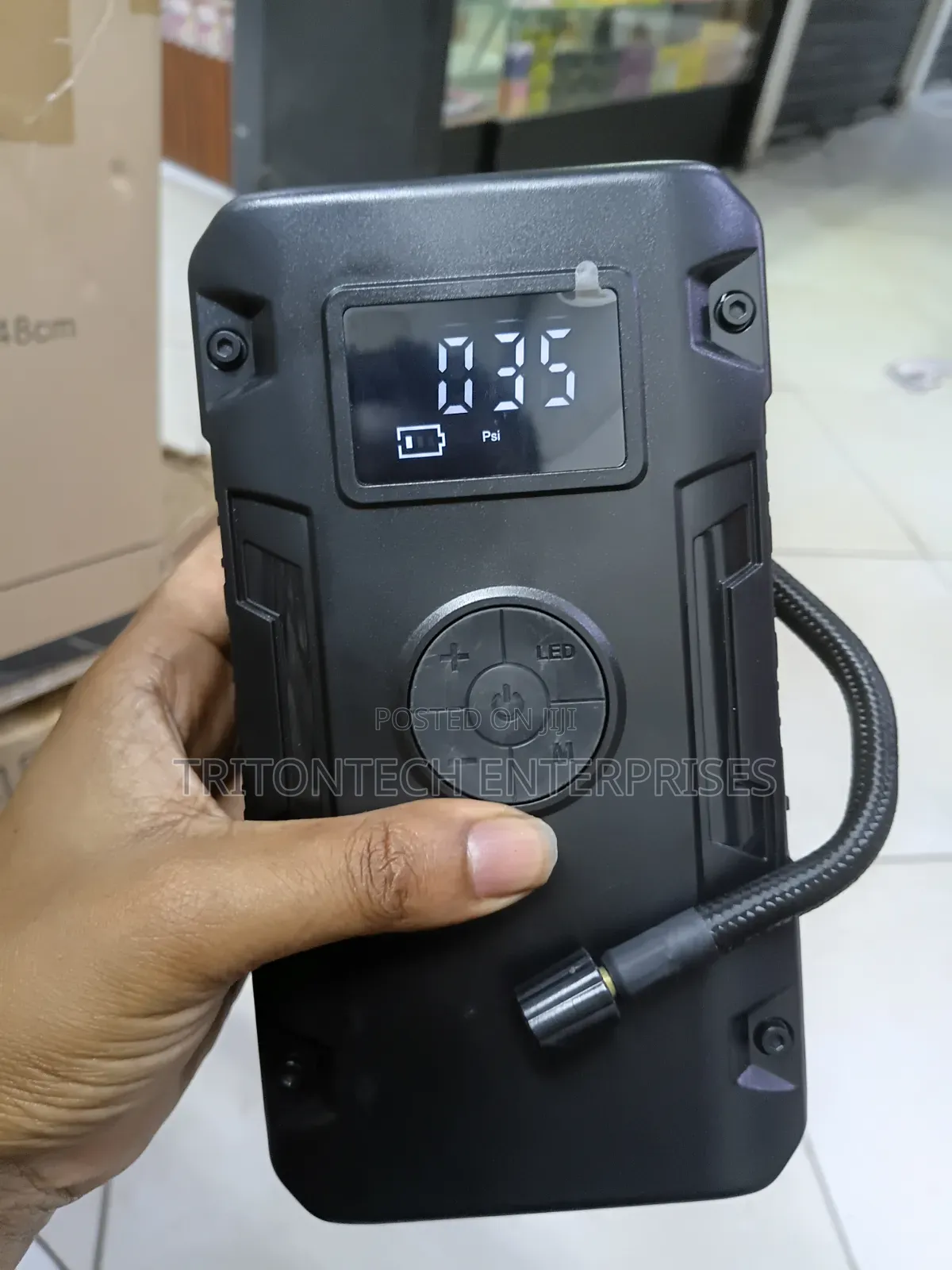 ApexDrive Pro: Multi-Functional Emergency Command Hub Jumpstarter..