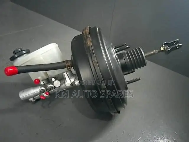 Toyota Noah Booster/Master Cylinder.