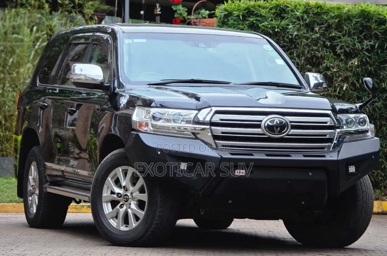 Toyota Land Cruiser 4.6 V8 ZX 2016 Off white