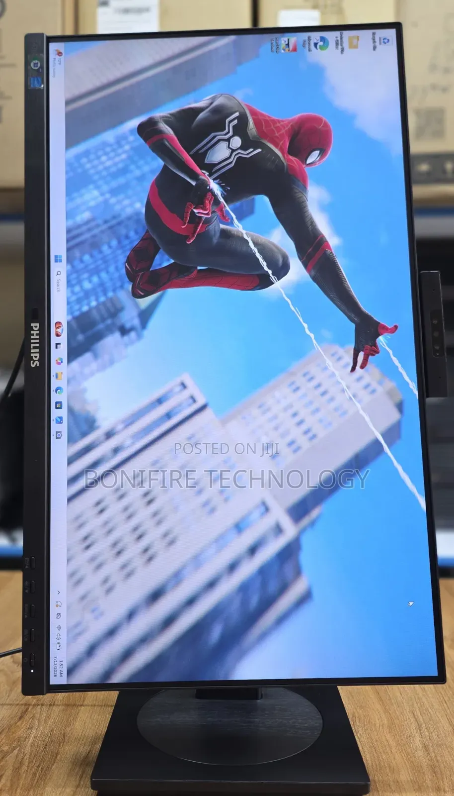 Phillips 243B1J
24 Inch Full Hd Monitor
Full Hd Webcam
Type C
