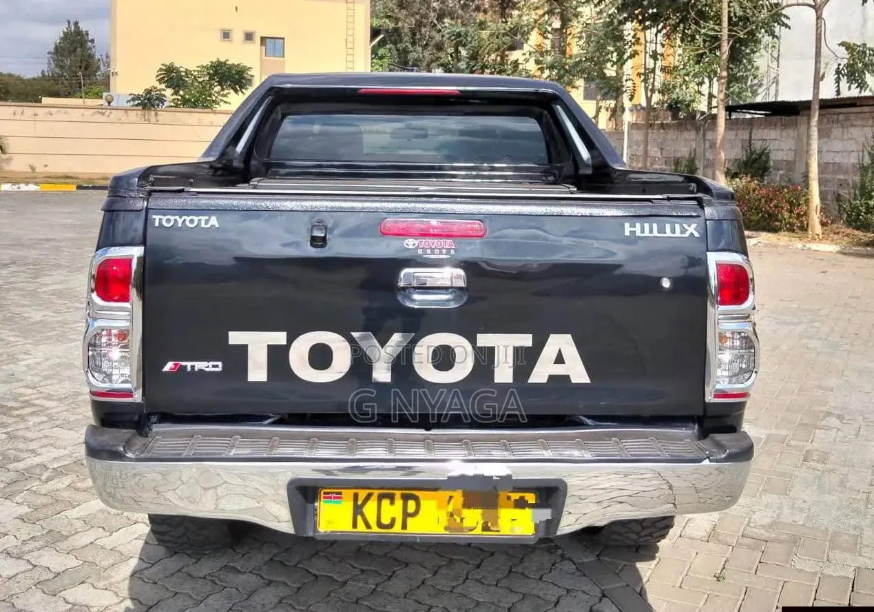 Toyota Hilux 2010 Black