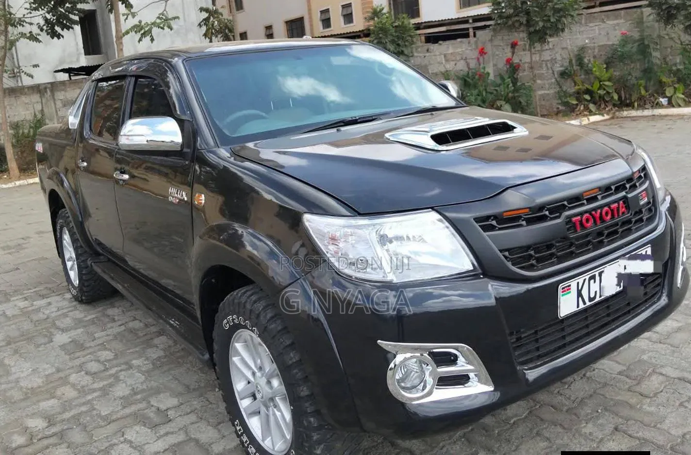 Toyota Hilux 2010 Black
