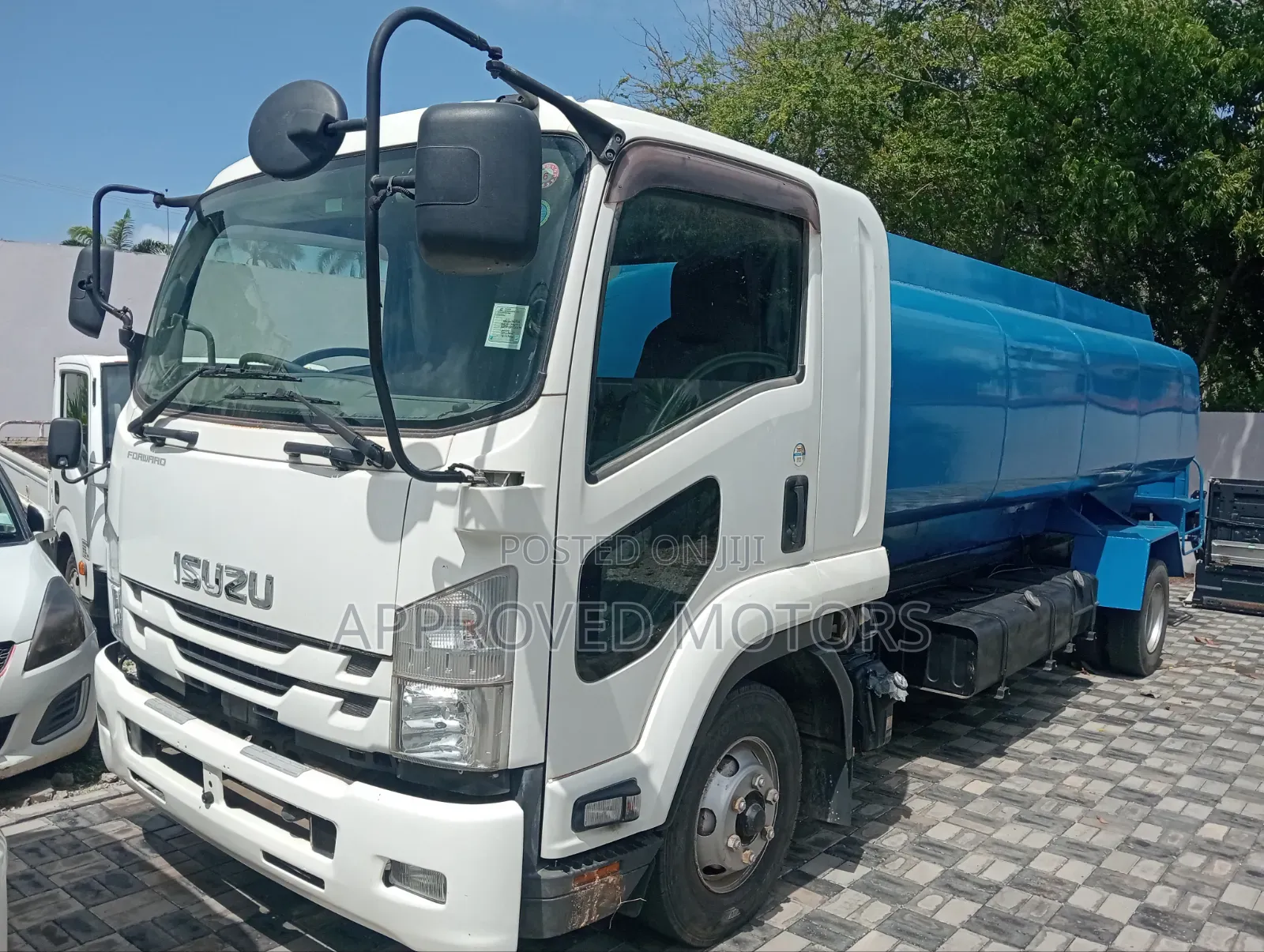 Isuzu Forward Water Tank 2018 White