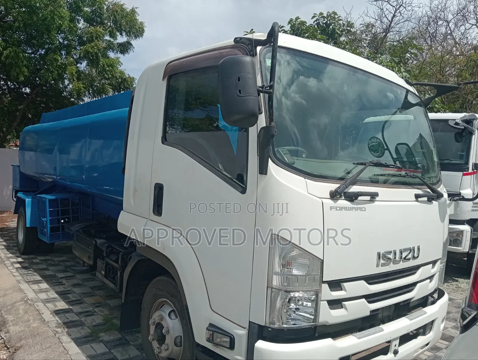 Isuzu Forward Water Tank 2018 White