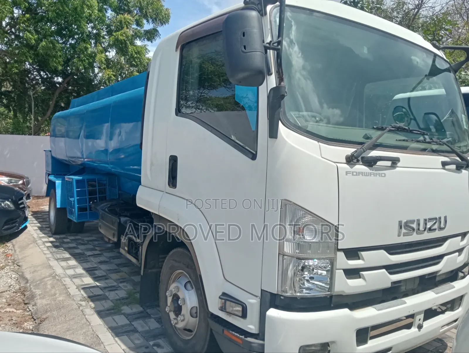 Isuzu Forward Water Tank 2018 White