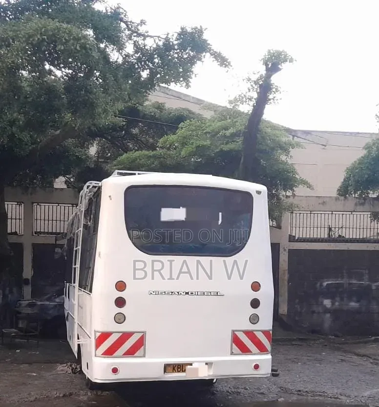 Isuzu NQR 2009 White